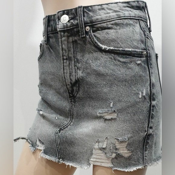 Zara - Denim Mini Skirt - Picture 2 of 5